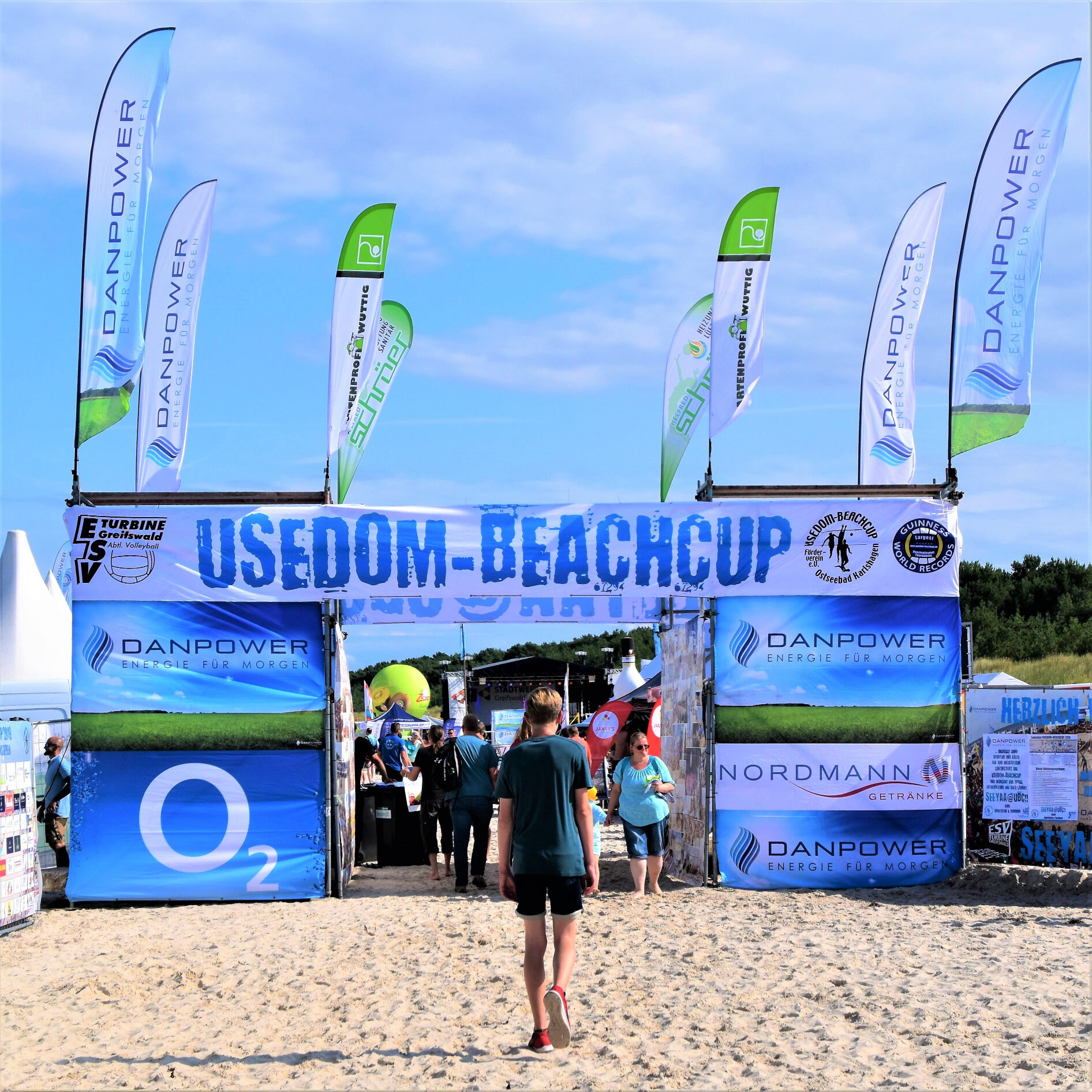 advertising-flags-on-beach